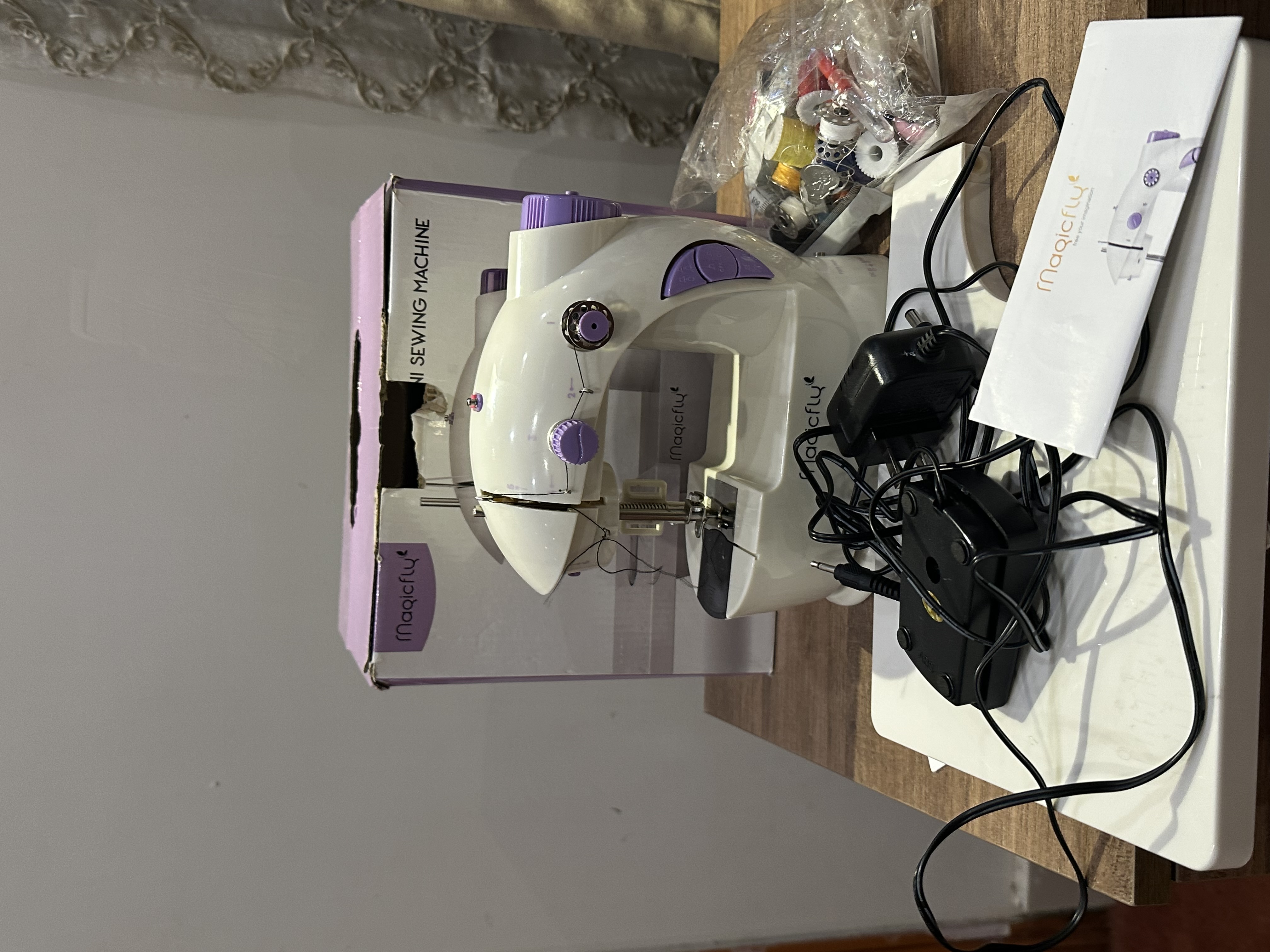 Mini sewing machine